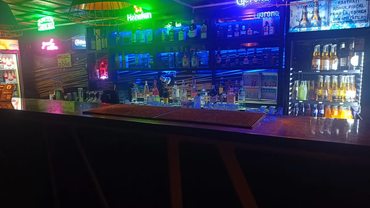 Bar & terasă
